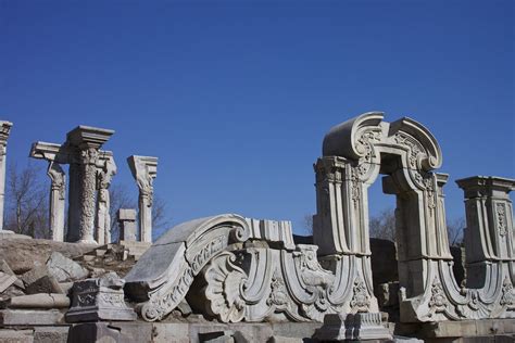 ¡Sumérgete en la Historia en las Ruinas del Palacio de Yingzhou! Una joya arqueológica de la dinastía Yuan con un encanto misterioso.