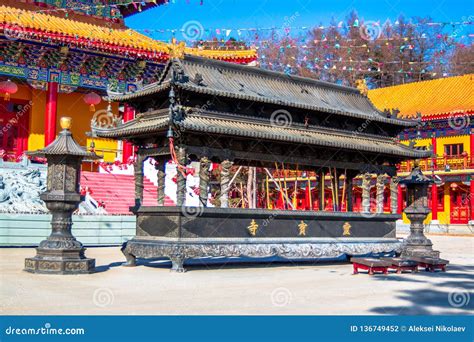 ¡Sumérgete en la historia y la serenidad del Templo de Lingbao en Jining!